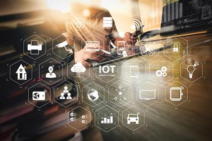 vr仪表板上带有ar增强现实的互联网信息技术iot设计师手把数字平板